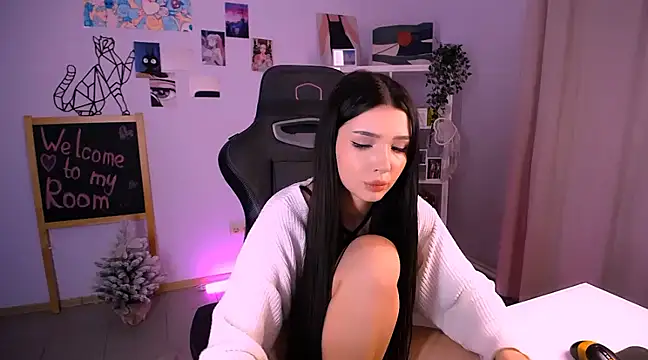 Snapshot of EmmaKeam chatting on December 18, 1:23 pm EmmaKeam online show from December 18, 1:23 pm