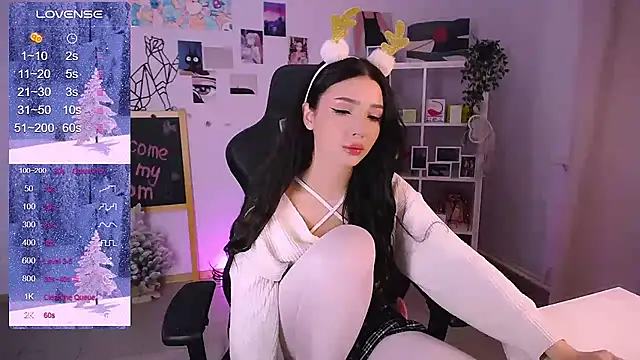 Snapshot of EmmaKeam chatting on December 22, 4:39 am EmmaKeam online show from December 22, 4:39 am