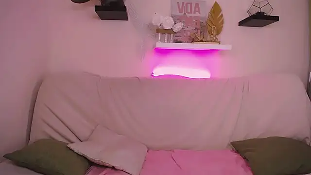 Snapshot of EmmaKeam chatting on January 28, 7:43 am EmmaKeam online show from January 28, 7:43 am