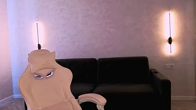 EmmaKeam online show from April 9, 6:19 am