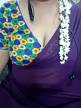 Snapshot of Yours_Radika chatting on December 9, 3:54 pm Yours Radika online show from December 9, 3:54 pm