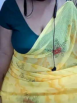 Snapshot of Yours_Radika chatting on January 1, 7:10 pm Yours Radika online show from January 1, 7:10 pm