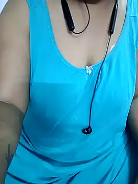 Snapshot of Yours_Radika chatting on January 1, 10:35 pm Yours Radika online show from January 1, 10:35 pm