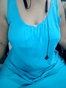 Snapshot of Yours_Radika chatting on January 13, 12:41 am Yours Radika online show from January 13, 12:41 am