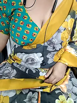 Snapshot of Yours_Radika chatting on January 31, 4:59 pm Yours Radika online show from January 31, 4:59 pm