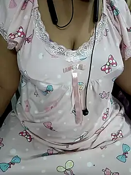 Snapshot of Yours_Radika chatting on February 1, 9:54 am Yours Radika online show from February 1, 9:54 am