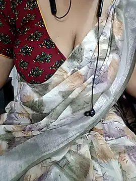 Snapshot of Yours_Radika chatting on February 1, 3:18 pm Yours Radika online show from February 1, 3:18 pm