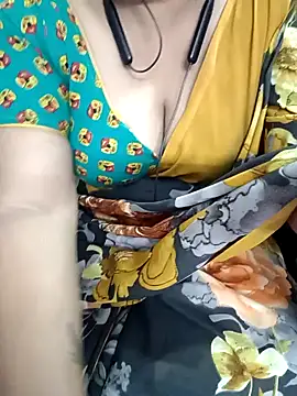 Snapshot of Yours_Radika chatting on February 5, 6:59 pm Yours Radika online show from February 5, 6:59 pm