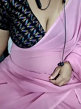 Snapshot of Yours_Radika chatting on February 7, 7:06 pm Yours Radika online show from February 7, 7:06 pm