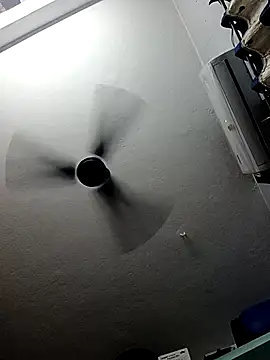 Snapshot of Yours_Radika chatting on February 14, 11:42 pm Yours Radika online show from February 14, 11:42 pm