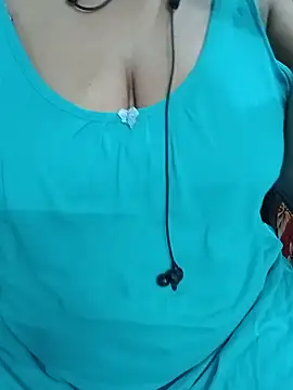 Snapshot of Yours_Radika chatting on February 17, 9:24 am Yours Radika online show from February 17, 9:24 am