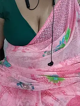 Snapshot of Yours_Radika chatting on February 19, 6:10 pm Yours Radika online show from February 19, 6:10 pm