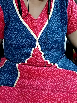 Snapshot of Yours_Radika chatting on February 21, 2:16 pm Yours Radika online show from February 21, 2:16 pm