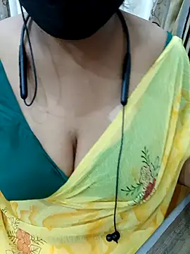 Snapshot of Yours_Radika chatting on February 22, 5:02 pm Yours Radika online show from February 22, 5:02 pm