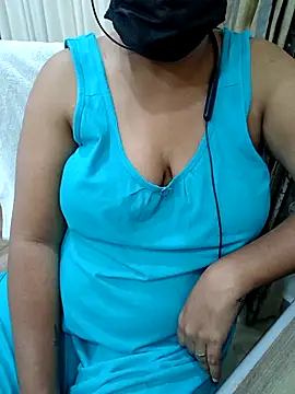 Snapshot of Yours_Radika chatting on February 22, 8:09 pm Yours Radika online show from February 22, 8:09 pm