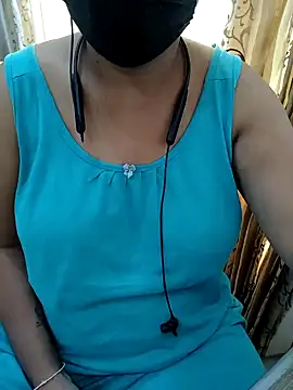 Snapshot of Yours_Radika chatting on February 23, 6:07 am Yours Radika online show from February 23, 6:07 am