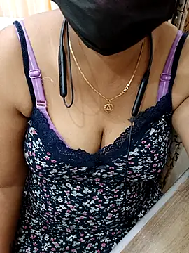 Snapshot of Yours_Radika chatting on February 23, 2:25 pm Yours Radika online show from February 23, 2:25 pm