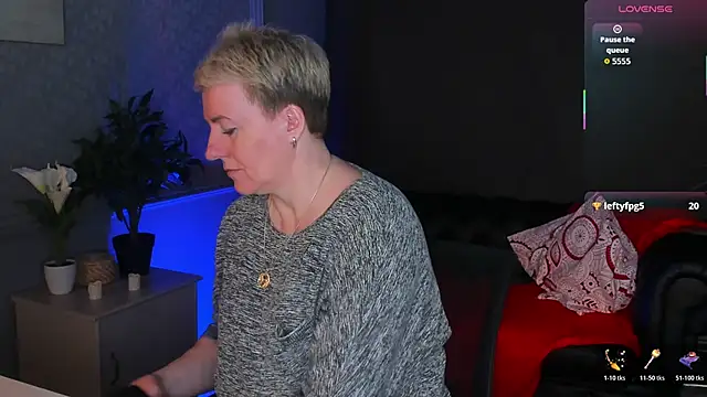 Nika Smit online show from April 5, 5:15 am