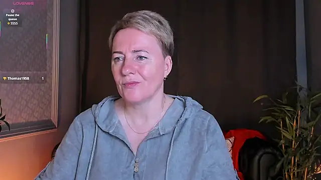 Nika Smit online show from June 7, 5:33 am