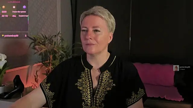 Snapshot of Nika_Smit chatting on June 28, 5:13 am Nika Smit online show from June 28, 5:13 am