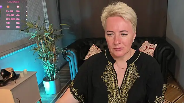 Snapshot of Nika_Smit chatting on July 3, 9:05 am Nika Smit online show from July 3, 9:05 am