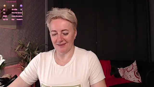 Snapshot of Nika_Smit chatting on July 10, 8:18 am Nika Smit online show from July 10, 8:18 am