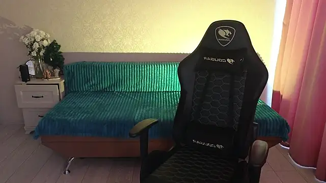 Snapshot of Megan_Kira chatting on January 8, 6:20 am Megan Kira online show from January 8, 6:20 am