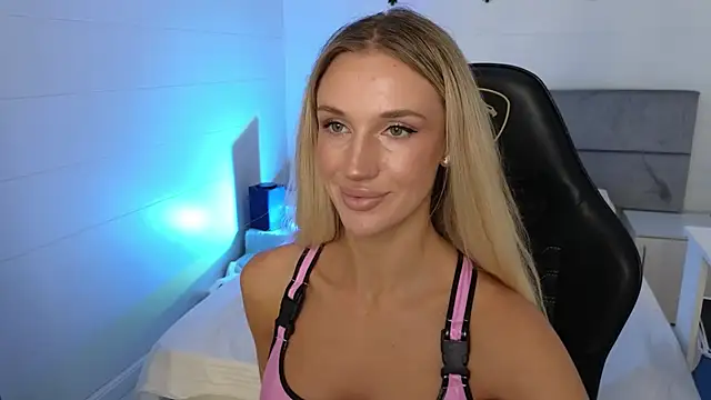 Snapshot of Megan_Kira chatting on June 29, 7:58 am Megan Kira online show from June 29, 7:58 am
