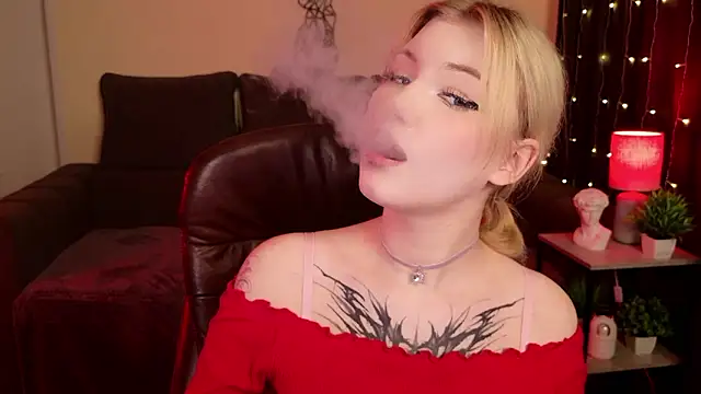 Snapshot of HellenHornny chatting on December 5, 12:33 pm HellenHornny online show from December 5, 12:33 pm