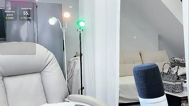 yoyo520- online show from March 7, 6:00 pm