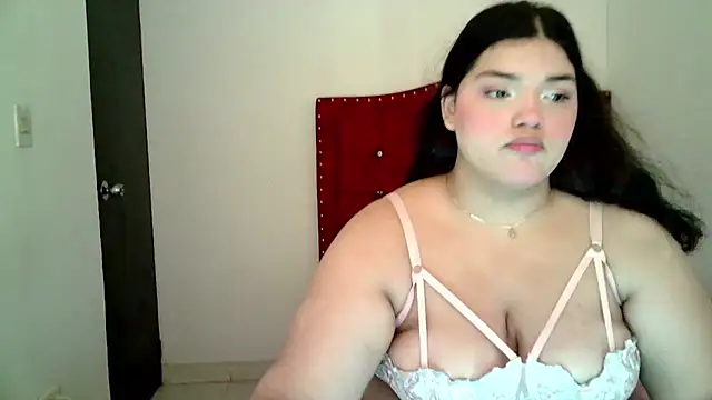 Snapshot of kira_vegaa chatting on December 13, 1:44 pm kira vegaa online show from December 13, 1:44 pm