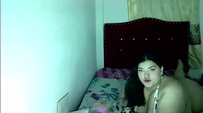 Snapshot of kira_vegaa chatting on December 19, 4:34 am kira vegaa online show from December 19, 4:34 am