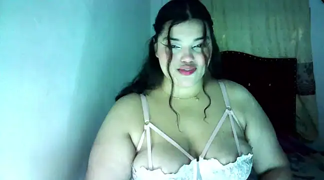 Snapshot of kira_vegaa chatting on December 20, 9:54 am kira vegaa online show from December 20, 9:54 am