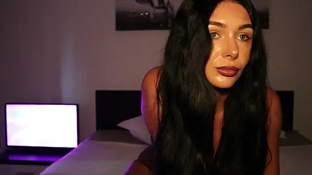 IvyKaelani online show from June 16, 2:30 pm