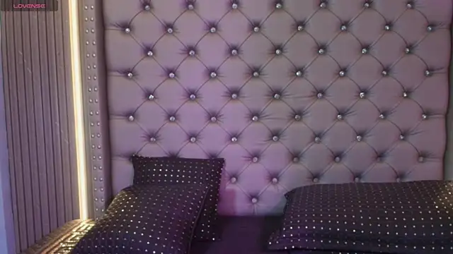 Snapshot of CAMILA_JHONS chatting on January 27, 1:41 pm CAMILA JHONS online show from January 27, 1:41 pm