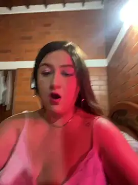 Snapshot of CAMILA_JHONS chatting on February 1, 2:05 am CAMILA JHONS online show from February 1, 2:05 am