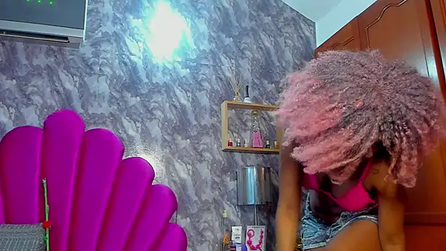 EMMAPARISS online show from October 27, 11:47 am