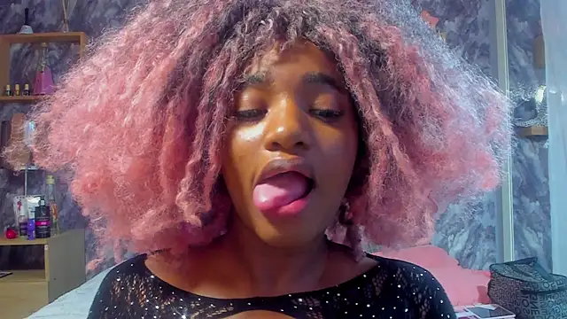 Snapshot of EMMAPARISS chatting on January 10, 11:56 am EMMAPARISS online show from January 10, 11:56 am