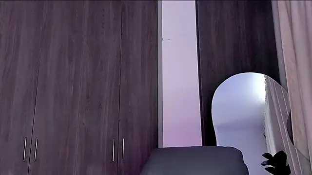 LexyRobert online show from March 6, 8:05 pm