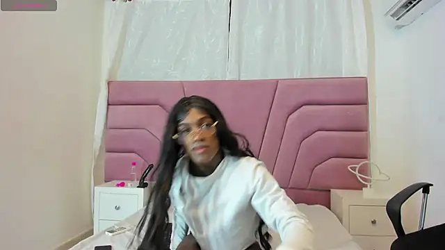 aishasounders online show from December 25, 6:41 pm