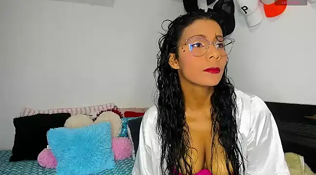 Snapshot of Nenita_Hot_ chatting on March 6, 5:54 pm Nenita Hot online show from March 6, 5:54 pm