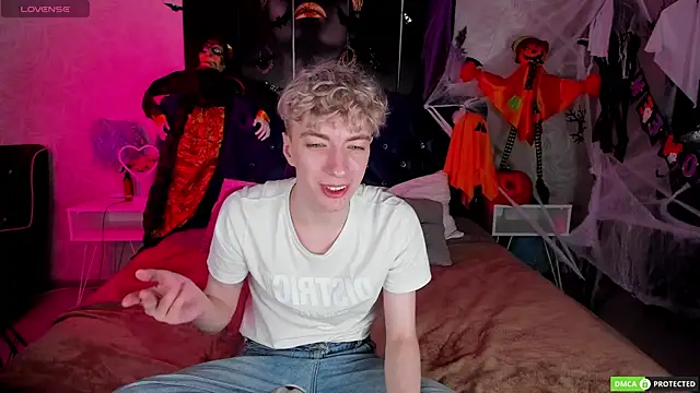 TrevorBenson online show from October 26, 6:03 pm