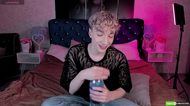 TrevorBenson online show from November 6, 3:18 am