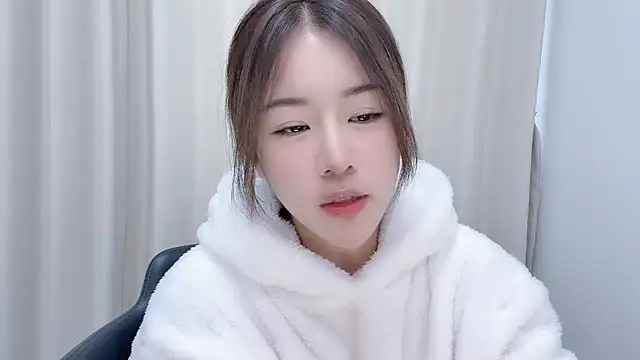 Snapshot of chloe-01 chatting on December 6, 4:14 am chloe-01 online show from December 6, 4:14 am