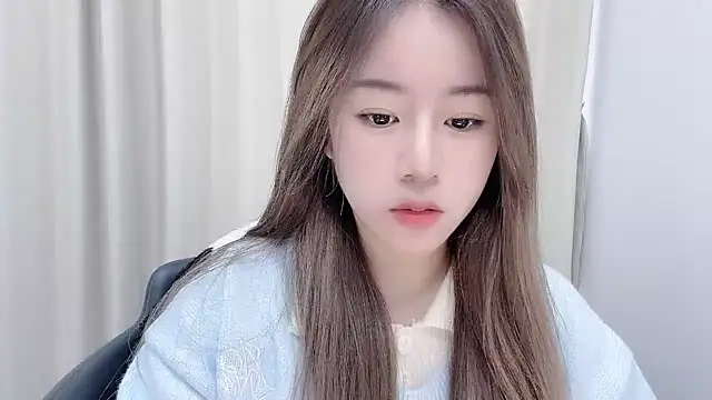 Snapshot of chloe-01 chatting on December 22, 4:17 am chloe-01 online show from December 22, 4:17 am