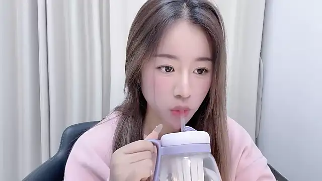 Snapshot of chloe-01 chatting on January 11, 12:29 pm chloe-01 online show from January 11, 12:29 pm