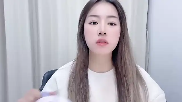 Snapshot of chloe-01 chatting on January 13, 12:24 pm chloe-01 online show from January 13, 12:24 pm