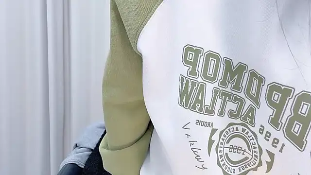 Snapshot of chloe-01 chatting on January 19, 4:22 am chloe-01 online show from January 19, 4:22 am