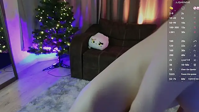 Snapshot of UrLittleVikky chatting on December 20, 8:01 pm UrLittleVikky online show from December 20, 8:01 pm