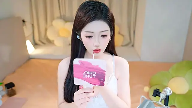 Snapshot of Eimile chatting on December 25, 3:06 pm Eimile online show from December 25, 3:06 pm